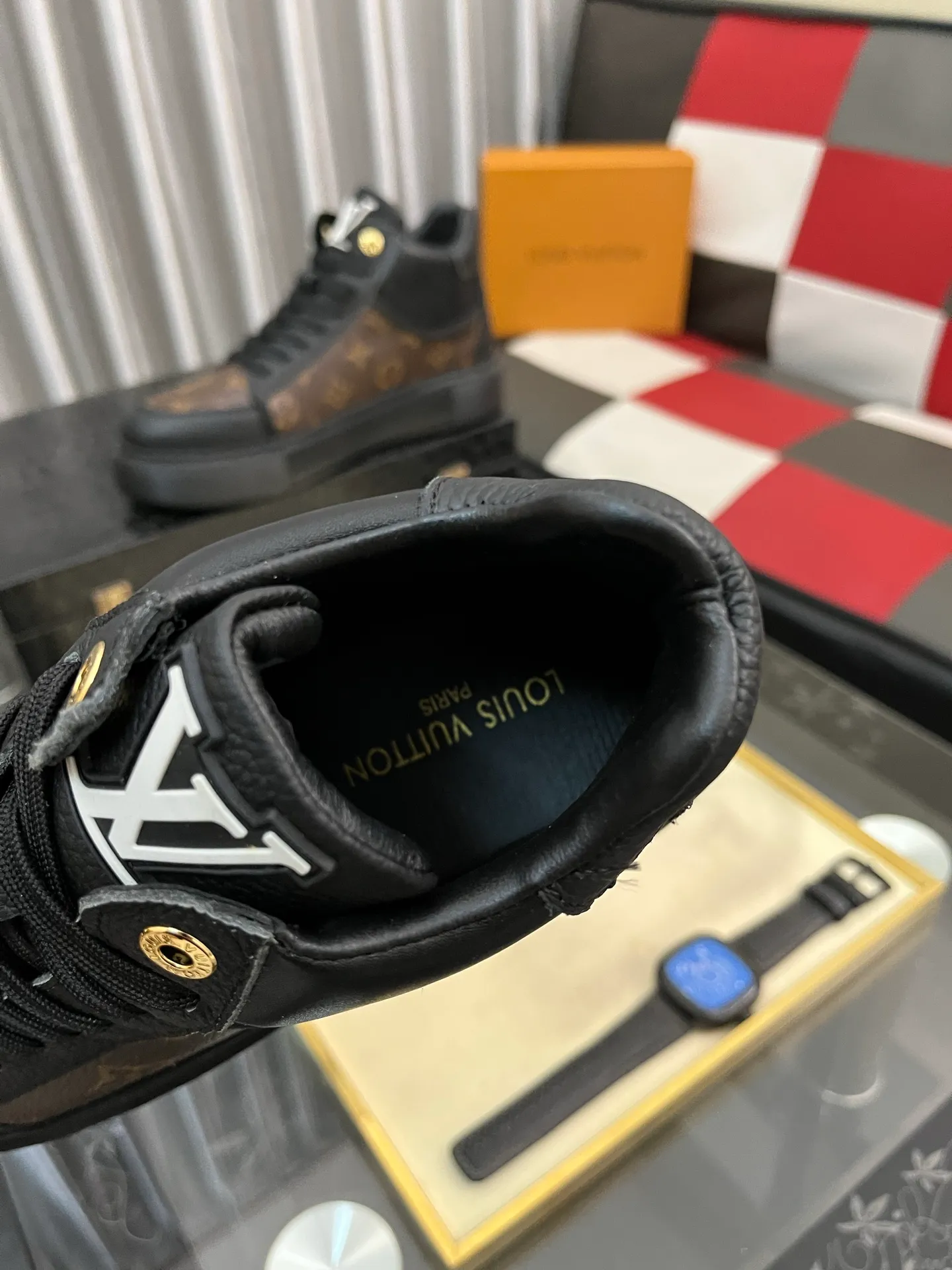 Men's shoes 💰458⌚️⌚️《Louis vuitton/LV Louis Vuitton》original quality.~ Unique modern style sneakers. 🏃A must-have casual shoe for trendy men😍😍 Original brand imported from Italy, imported original leather, cowhide lining (refuses to discolor and grind feet) sole: original sole provided by the original factory, French lazy style design ⚠️Fit to the feet, original quality, super comfortable original sole. Code number: 38-442️⃣Colors available
